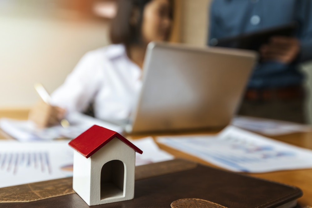 Les défis et opportunités des agences immobilières face à la régulation du secteur