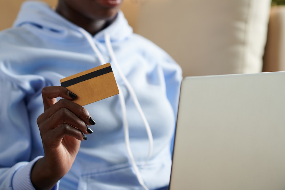 Comment utiliser Cybermut pour gérer les paiements en ligne de vos clients à l'étranger ?